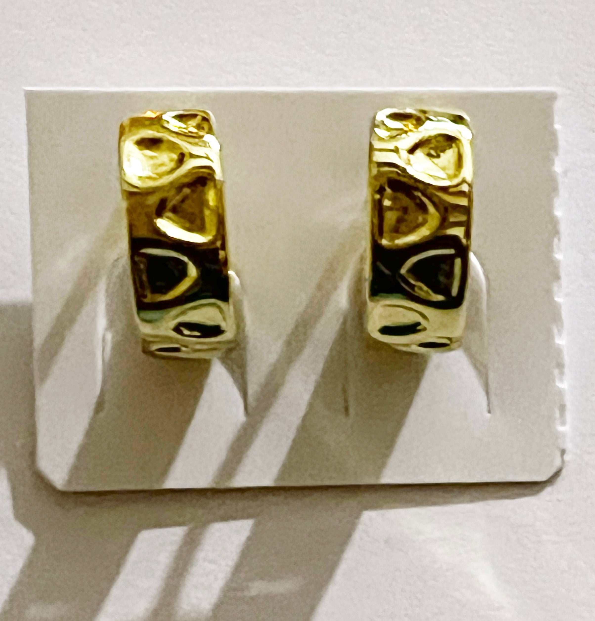 GJW Earring Huggies Broad
